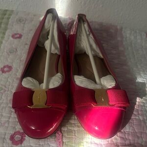 Salvatore Ferragamo Vara Pink Patent Leather Bow Flats - Size 7.5 C (Wide)